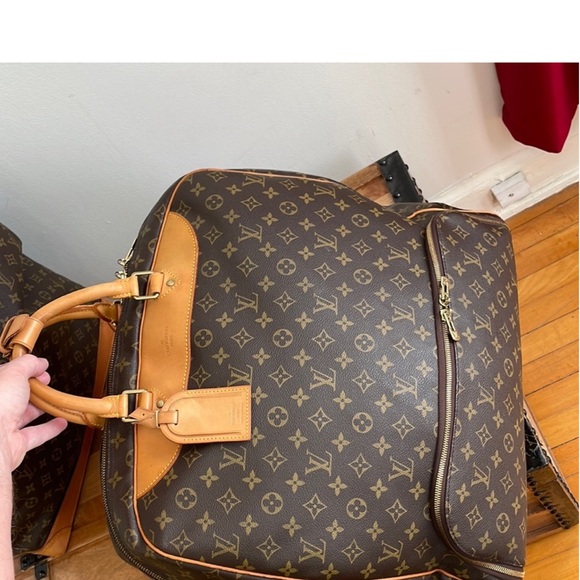 Louis Vuitton large travel bag. - Picture 8 of 10